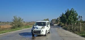 Samsun'da hafif ticari araçla otomobilin çarpıştığı kazada 3 kişi yaralandı