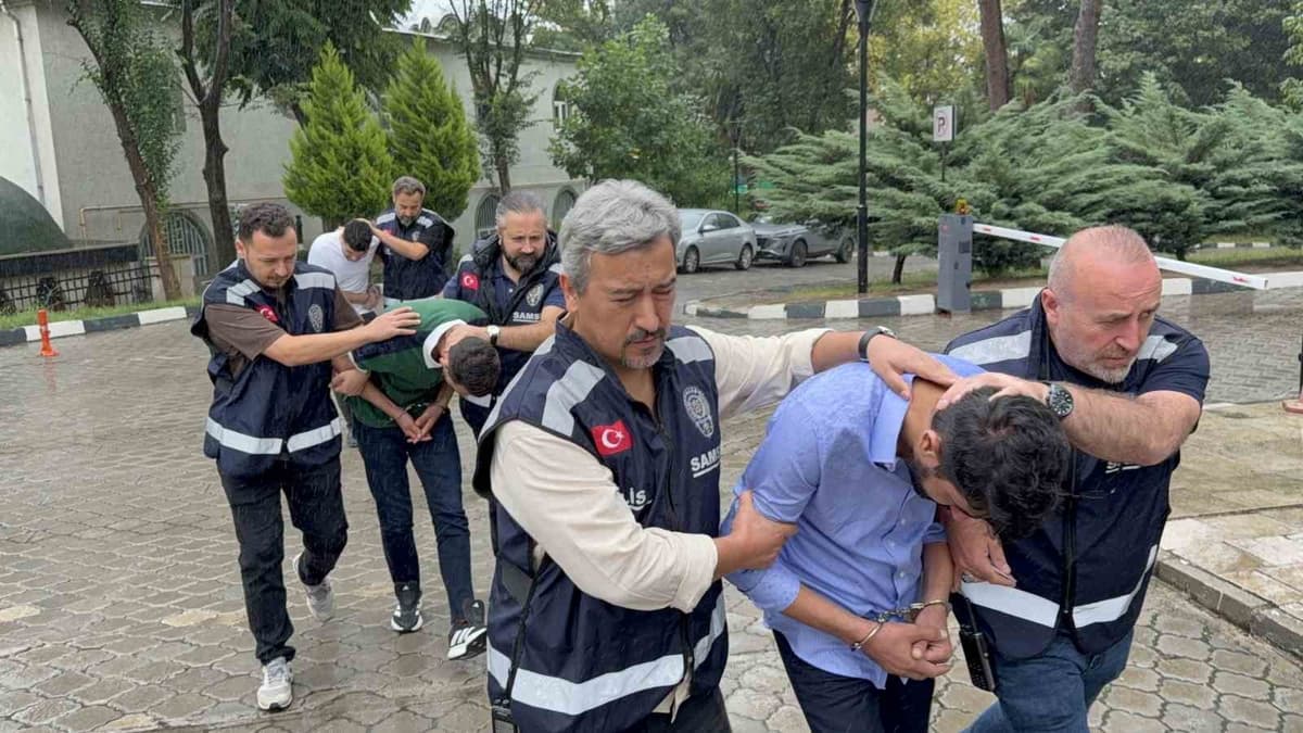 Ağlayan kadını fark eden Samsun polisinin operasyonu ile yakalanan 3 kişi tutuklandı