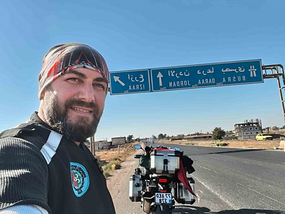 4 kişi başladığı motosikletli umre yolculuğunu Bafra Adliyesi memuru tek bitirdi