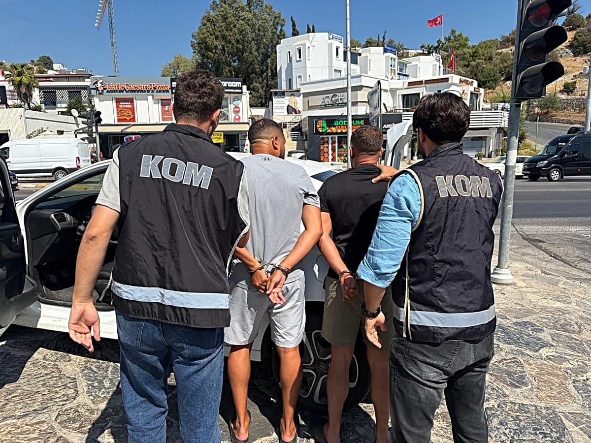 Fransa'nın kırmızı bültenle aradığı şüpheli Bodrum'da yakalandı! Sahte kimlikle Türkiye'de dolaşmış