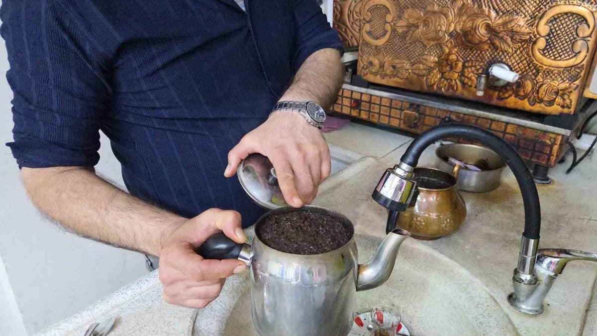 Samsun'da çay ocağı esnafı, soğuk suyla demlenen çayı 40-45 dakikada hazırlıyor