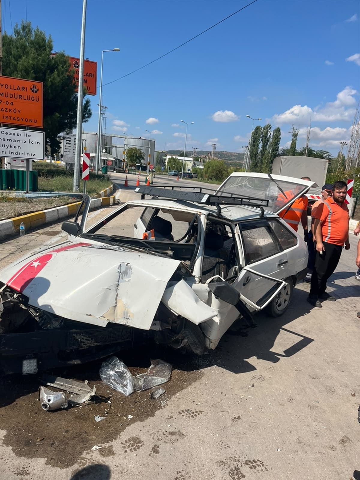 Amasya-Samsun kara yolunda kontrolden çıkan otomobilde 2 kişi yaralandı