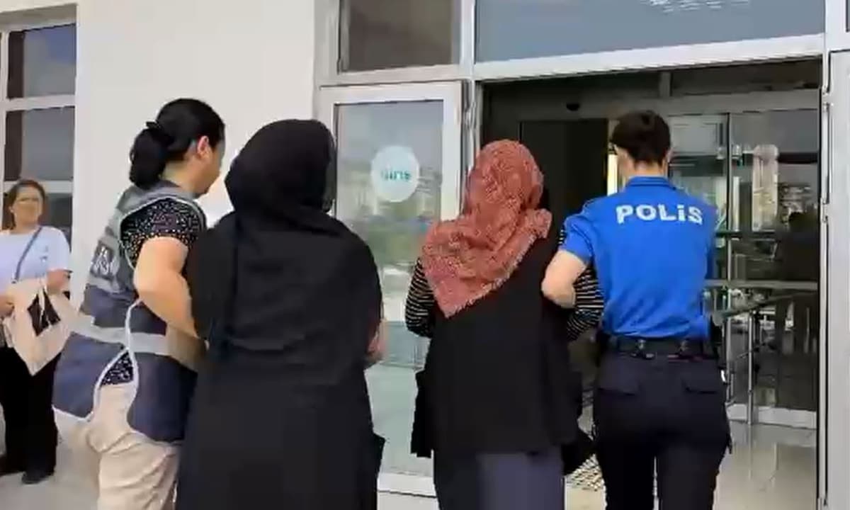 Samsun Çarşamba'da 70 bin liralık ziynet eşyası çalan 2 kadın şüpheli tutuklandı.