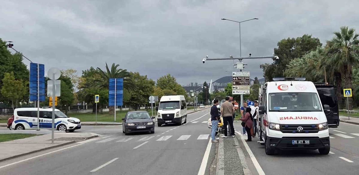 Samsun'da annesiyle yaya geçidinden geçen 6 yaşındaki çocuğa motosiklet çarptı! Kasksız sürücü olay yerinden kaçtı