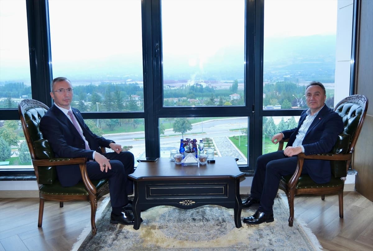 Samsun'a atanan Emniyet Müdürü Aydın, TOGÜ Rektörü Yılmaz'a veda ziyaretinde bulundu.