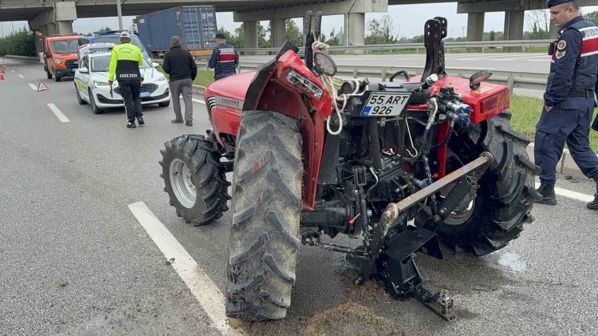 Samsun Çarşamba'da kamyonet traktöre arkadan çarptı, 2 sürücü yaralandı
