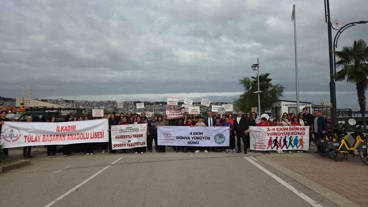 Samsun'da Dünya Yürüyüş Günü etkinliğinde öğrenciler sağlıklı yaşam için yürüdü