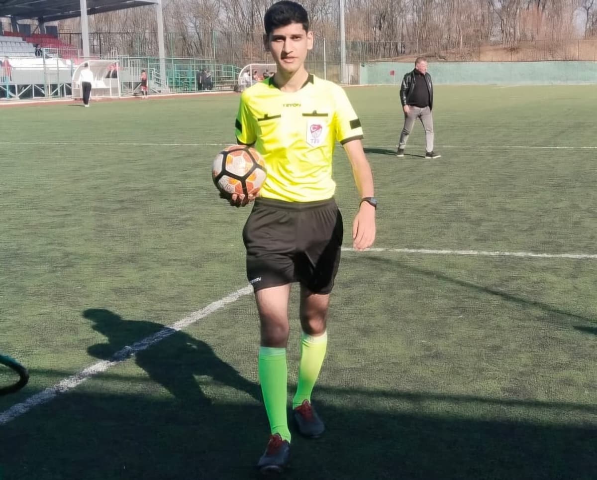 Samsun Vezirköprü'de 17 yaşındaki öğrenci hastanede staj, hafta sonu hakemlik yapıyor