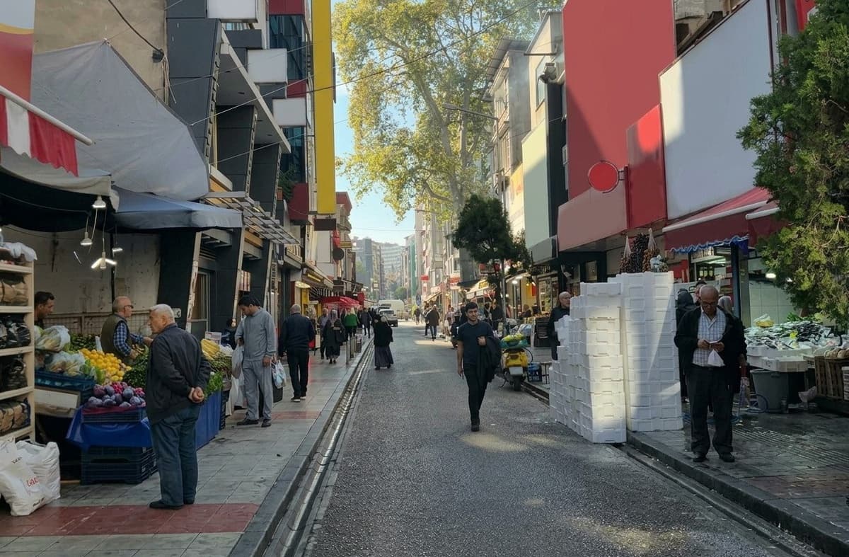 Karadeniz Doğal Hayatı Koruma Derneği, Saathane'de kaldırım çağrısı yaptı