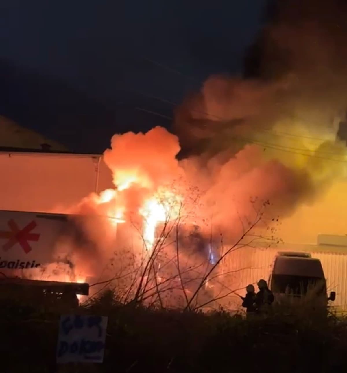 Samsun Bafra'da park halindeki tırda çıkan yangın kontrol altına alındı