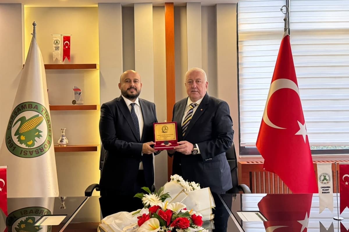 Selim Yılmaz, Çarşamba Ticaret Borsası başkanlığını Kazım Yılmaz'dan devraldı