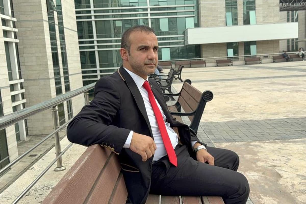 Bir yıldır haftada 3 kez kapısına polis geliyor! Nedeni de akıl almaz