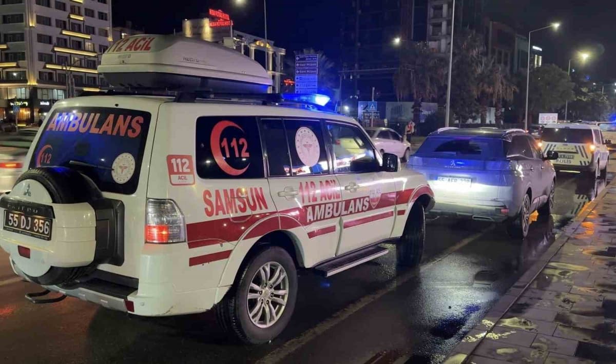 Samsun İlkadım'da trafik ışıklarında karşıya geçen yayaya SUV çarptı, yaralandı