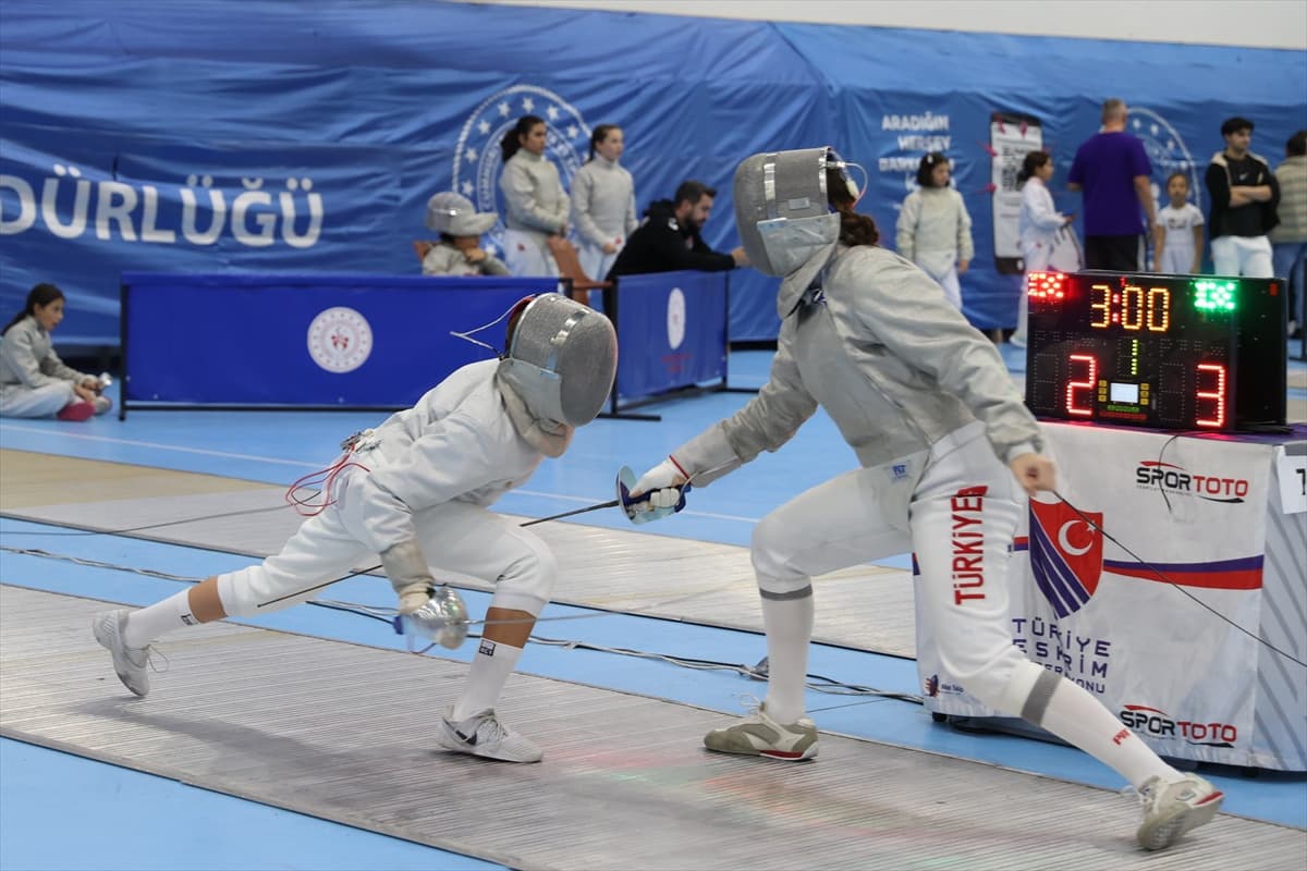Samsun'da Kılıç Federasyon Kupası 612 sporcunun katılımıyla sona erdi