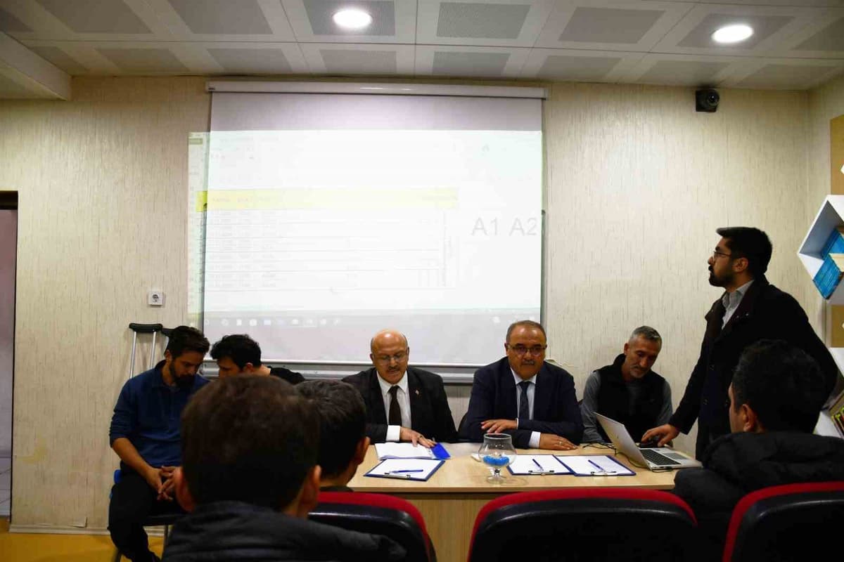 Vezirköprü'de okul sporları toplantısı yapıldı, 2026-2027 fikstürü çekildi