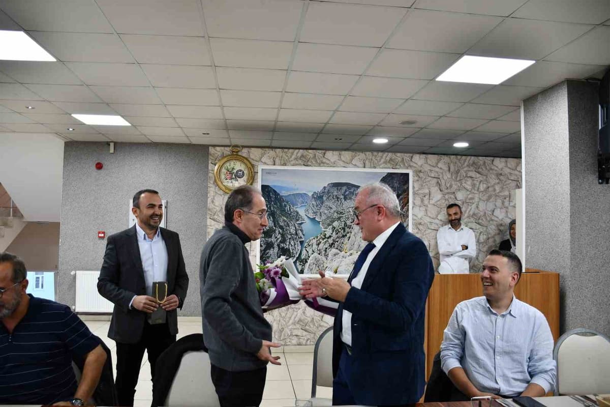 Vezirköprü Devlet Hastanesi'nde görevli Dr. Süleyman Aygün emekliye ayrıldı