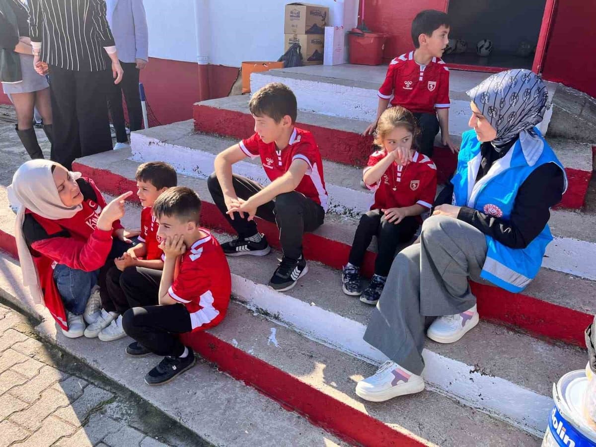 Samsun Canik'te ilkokul bahçesinde çocuklar için pickleball sahası oluşturuldu
