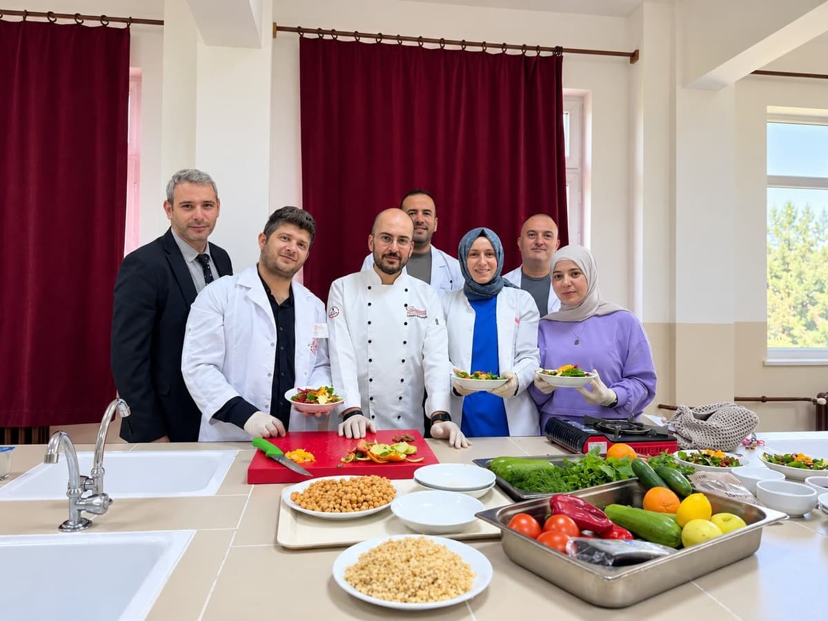Ladik'te öğretmenler sağlıklı yemek tariflerini uygulamalı öğrendi